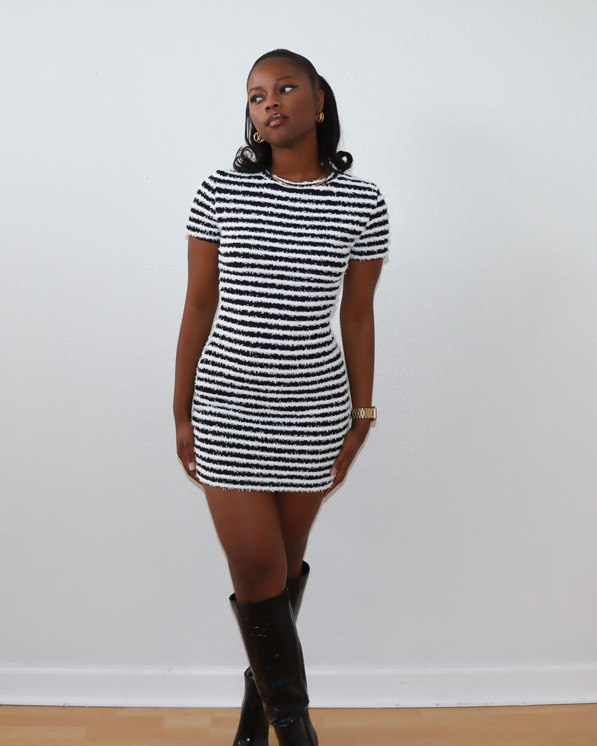 black dress white sweater 25% Polyester 36.50 Top Of Shoulder To Hem Model is 59 / 175cm Your dress should be a perfect fit. Wish You Well Black Sweater